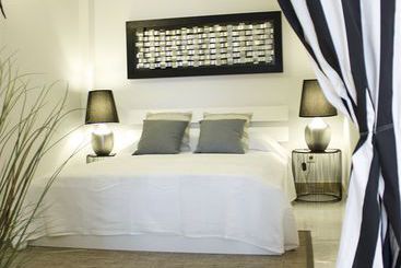 Apartamentos WooTravelling Plaza de Oriente Homtels
