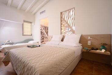 בית מלון כפרי Varos Village Boutique