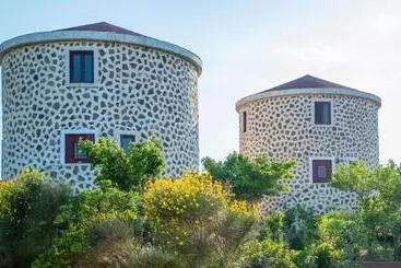 בית מלון כפרי Varos Village Boutique