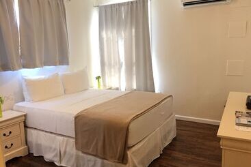 בית מלון כפרי Long Beach