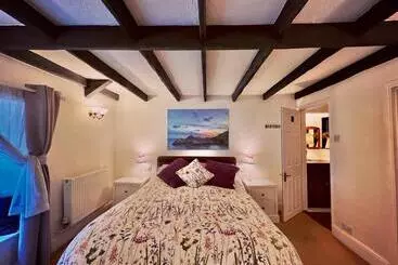 Majatalo The Cottage Bed & Breakfast