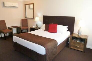 The Aston Motel Tamworth