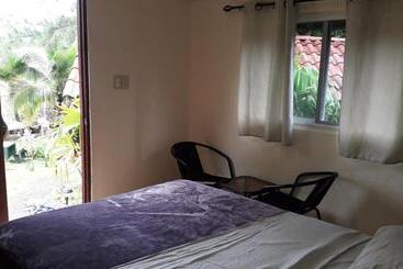 فندق صغير Los Pinos De Torio