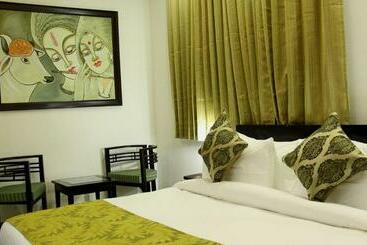 בית מלון כפרי The Marque By Luxus  In Mathura