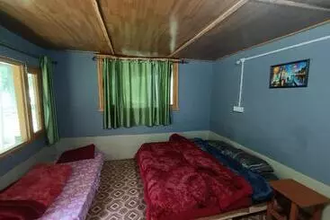 Pension  Reverberate Cafe & Cottages   Negi S Place
