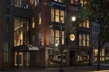 ホテル The Beatrice