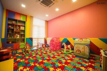 هتل Ilk Inn