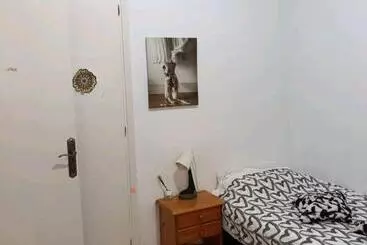 Pension Camera Privata Singola In Appartamento, Bagno In Comune, Aria Condizionata Caldo Freddo, Wifi, Tv
