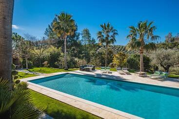 Aamiaismajoitus (B&B) La Bastide De L Oliveraie