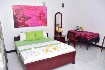 Vandrarhem Sayare Inn