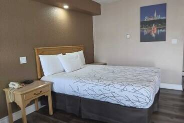 فندق على الطريق Arnprior Motor Inn