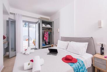 Blue Waves Suites & Apartments