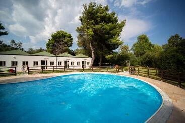 فندق Th Simeri  Simeri Village