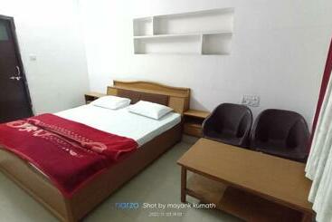 Hotel Guru Kripa   500mtr App From Shreenathji Temple