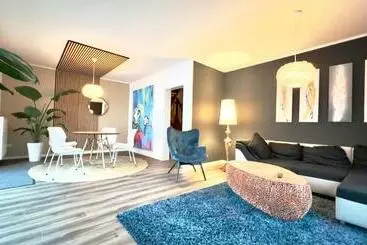 Aamiaismajoitus (B&B) Großes City Ferienhaus Mit Terrasse, Grill Und Parkplatz F19