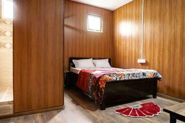 פנסיון Mehra Cottage