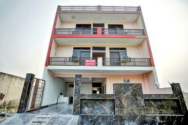 Hotel Capital O 84298 Smg George