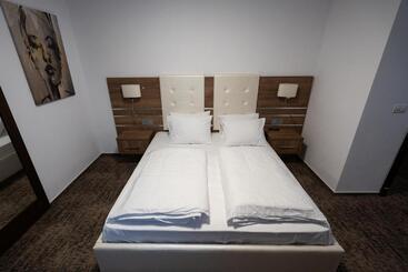 Pensiunea White Residence