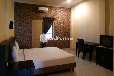 فندق Carolina Transit Medan Mitra Reddoorz