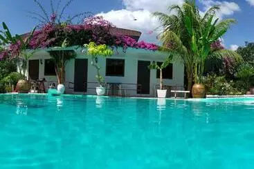 Lomakeskus Oasis Phuket Airport