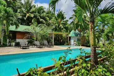 هتل Charisma Beach Resort