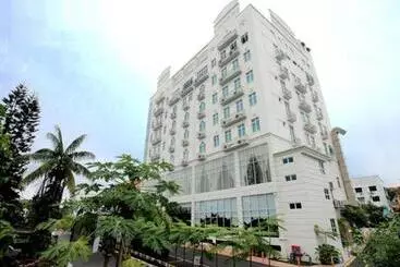 فندق Crown Garden