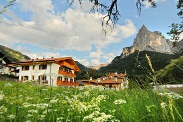 مبيت وإفطار Garni Karlegger