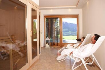 酒店 Engadiner Apartments & Wines