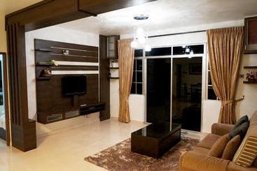 Hotel Cameron View Apartment  Crown Imperial Court Brinc