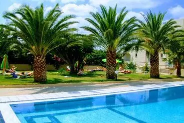 ホテル Theoni Apartments