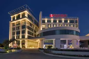 Ramada Hotel & Suites By Wyndham Izmir Kemalpasa