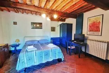 Case con Giardino B&b Il Fienile San Gimignano