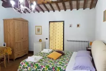 Case con Giardino B&b Il Fienile San Gimignano