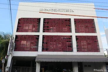 בית מלון כפרי Cinfandel Suites