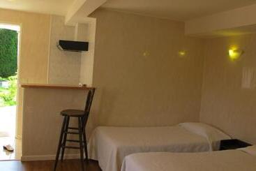 فندق Hôtel Acostel