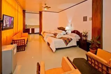 Hotel La Chari Ca Inn And Suites