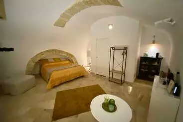 تختخواب و صبحانه Number 12 Bari