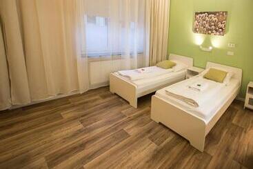 Pensão Guesthouse Köhn51, Zentral Gelegene, Stilvoll Eingerichtete Zimmer Mit Eigener Teeküche