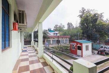 Hotel Oyo 85701 Chitrarth And Party Lawn