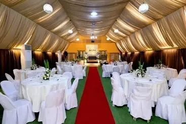 Hotel La Corona De Lipa