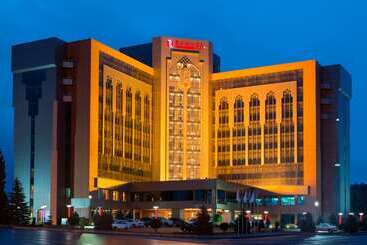 ホテル Ramada Plaza By Wyndham Gence