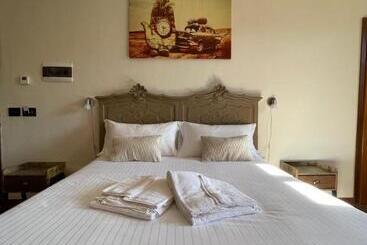 Nocleg ze śniadaniem Al Laghetto La Morra