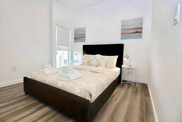 هتل آپارتمان Los Angeles 3br Villa Suites With Free Parking