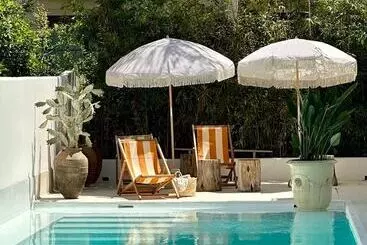 Resort To Be Social House