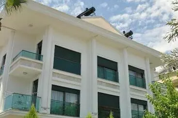 هتل آپارتمان X Suite Apart