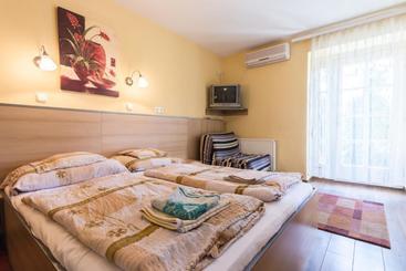 Hotel Mohacsi Guesthouse