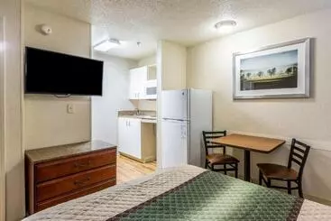 هتل Hometowne Studios By Red Roof Gainesville, Ga