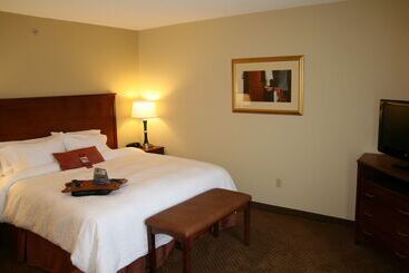 Отель Hampton Inn & Suites Warren