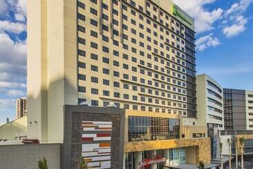 Hotel Holiday Inn & Suites Makati, An Ihg