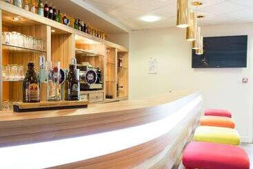 هتل Kyriad La Rochelle Centre  Les Minimes